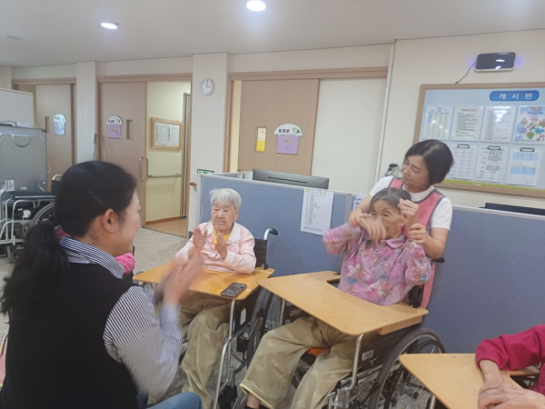 fd0733ea9ffdde6474dffbd955fb7ef4_1763519225_4616.jpg